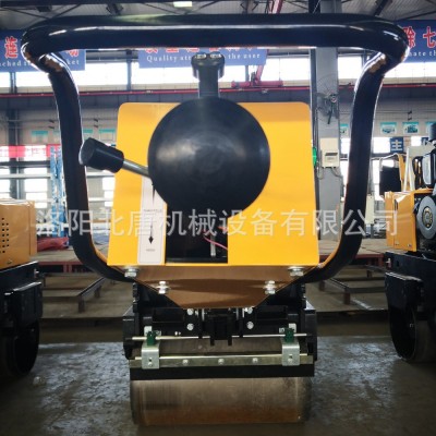 0.8吨压路机 手扶式操作 双钢轮结构 液压驱动转向 回填土方压实图4