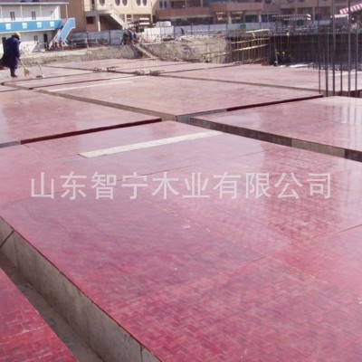 临沂竹胶板厂家 单面覆膜竹胶板 舞台板房建工地板耐用少空洞图2