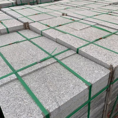 厂家直供花岗岩芝麻灰白火烧板光面干挂倒角路政广场户外工程图3
