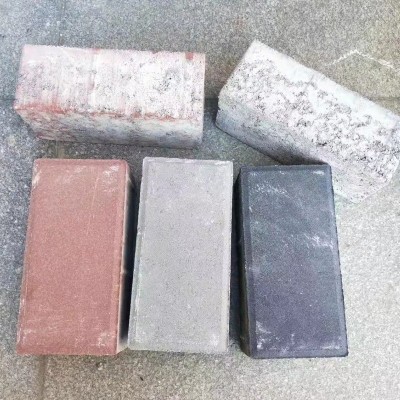 路面水泥方砖草地广场绿化透水砖工程路面灰砖混凝土水泥透水砖图1