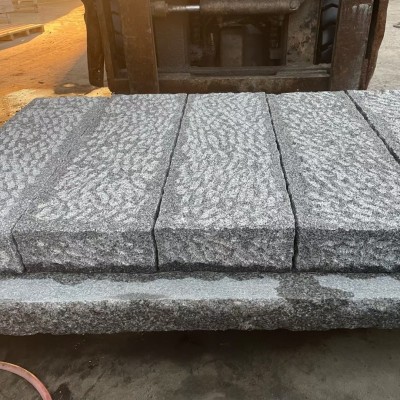 山东芝麻黑色深灰石材工程板火烧面道路地铺石板 路牙石批发 1平方米图2