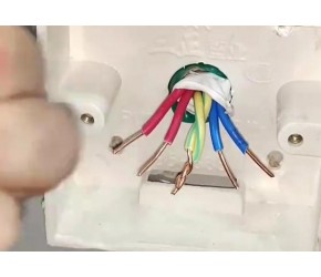 电线太短只露个头，勉强接完线却缠不了胶布怎么办？教你轻松解决