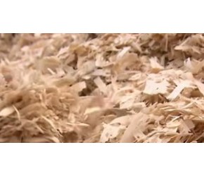 可以隔绝声音的隔音墙，原来是用木屑与水泥，混合搅拌制作而成。