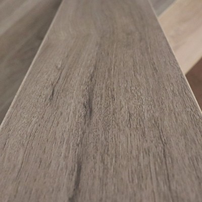 现货时尚家装锁扣地板防水防刮木纹地板室内非金属矿物芯阻燃地板图3