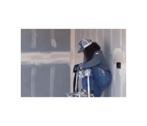 在德国，装修工人在进行室内高处施工时，竟从来不使用脚手架