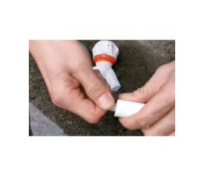水管一直流水，没办法热熔，怎么装水龙头？教你一招，轻松接水管
